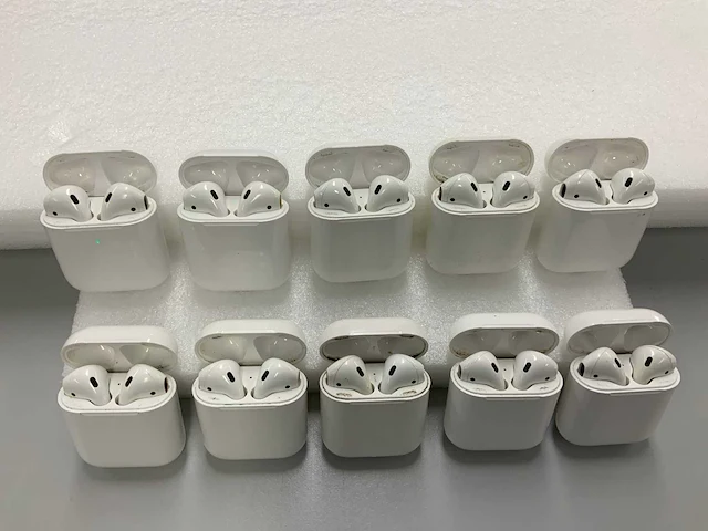 Apple airpods 2, with charging case mv7n2zm/a (10x) - afbeelding 1 van  1