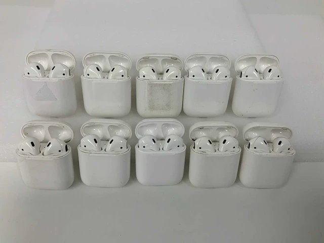 Apple airpods 2, with charging case mv7n2zm/a (10x) - afbeelding 1 van  1