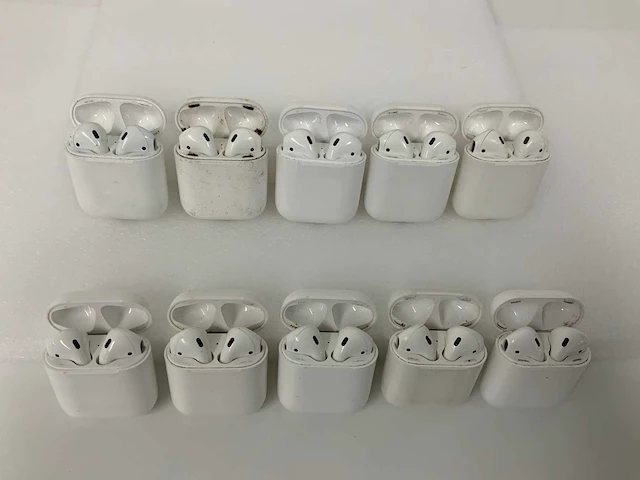 Apple airpods 2, with charging case mv7n2zm/a (10x) - afbeelding 1 van  1