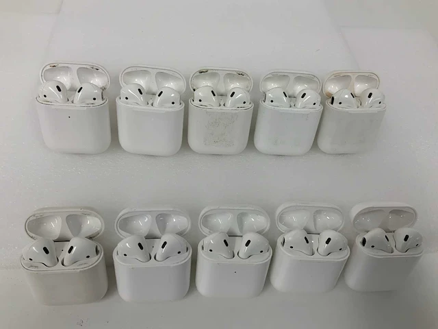 Apple airpods 2, with charging case mv7n2zm/a (10x) - afbeelding 1 van  1