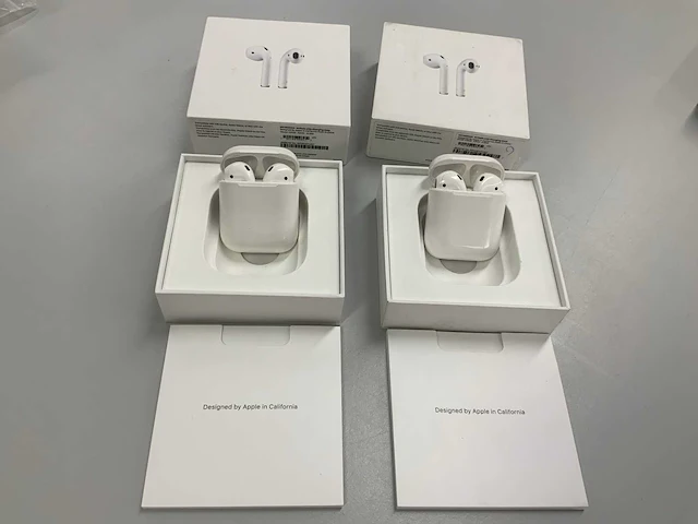Apple airpods 2, with charging case mv7n2zm/a (2x) - afbeelding 1 van  1