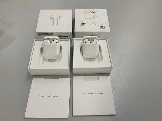 Apple airpods 2, with charging case mv7n2zm/a (2x) - afbeelding 1 van  1