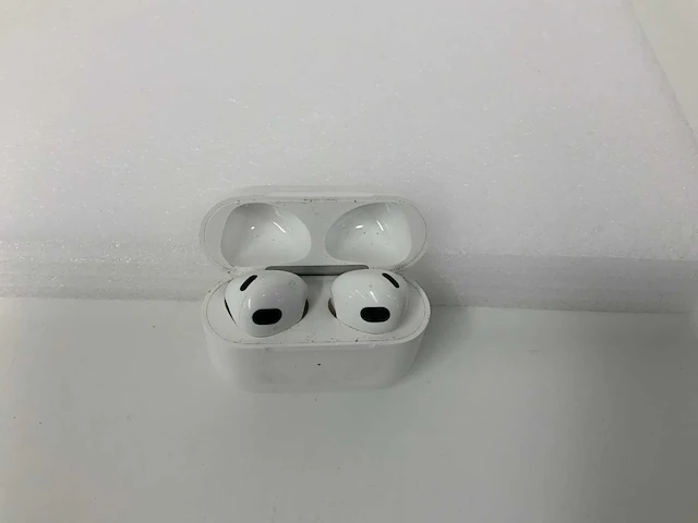 Apple airpods (3e generatie) with charging case - afbeelding 1 van  1