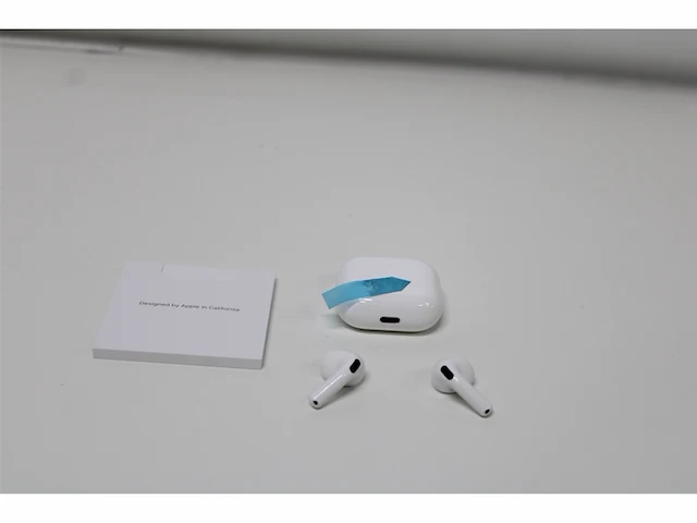 Apple airpods 4 met reguliere oplaadcase wit - afbeelding 3 van  4