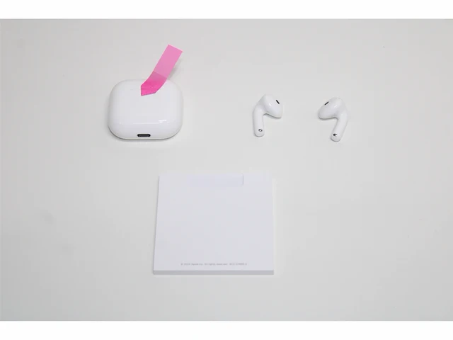 Apple airpods 4 met reguliere oplaadcase wit - afbeelding 3 van  4