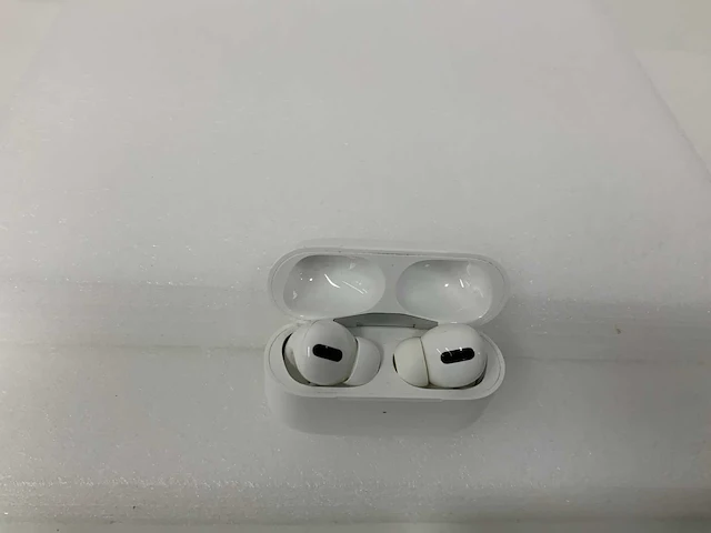 Apple airpods pro with magsafe charging case - mlwk3zm/a - afbeelding 2 van  2