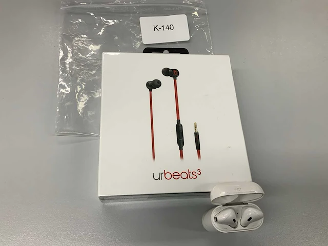 Apple & beats - apple urbeats3 oordopjes & airpods 2, with charging case (2x) - afbeelding 1 van  3
