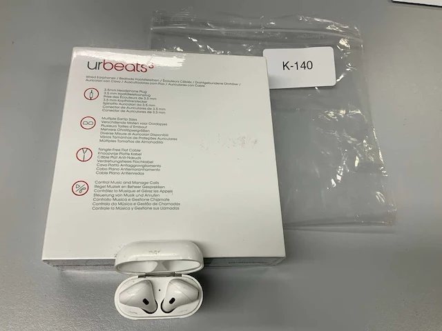 Apple & beats - apple urbeats3 oordopjes & airpods 2, with charging case (2x) - afbeelding 2 van  3