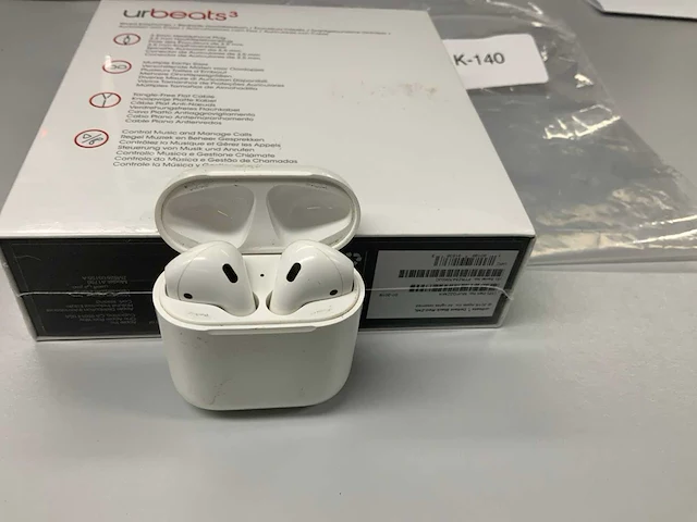 Apple & beats - apple urbeats3 oordopjes & airpods 2, with charging case (2x) - afbeelding 3 van  3