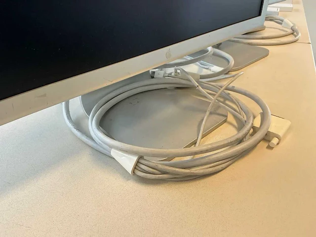 Apple cinema display 20-inch (aluminium) monitor (4x) - afbeelding 3 van  5