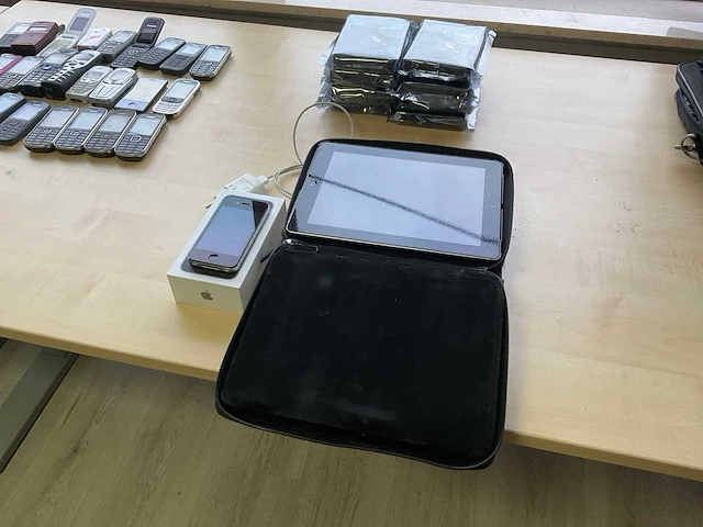 Apple i-phone 6/i-pad 2 mobiele telefoon en tablet - afbeelding 1 van  6