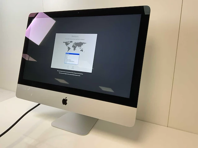 Apple imac 22", core(tm) i3 8e generatie, 16 gb ram, 251 gb nvme, amd radeon pro 450 2 gb alles-in-één desktop - afbeelding 2 van  6