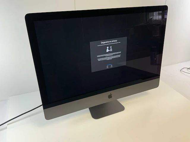 Apple imac pro 27", xeon(r) w-2140b, 64 gb ram, 1 tb nvme, amd radeon pro vega 56 8 gb all-in-one desktop - afbeelding 2 van  6
