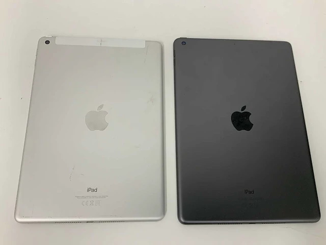Apple ipad 10.2" 8th gen (2020) space grey a2270 128gb wi-fi (x2) - afbeelding 2 van  2