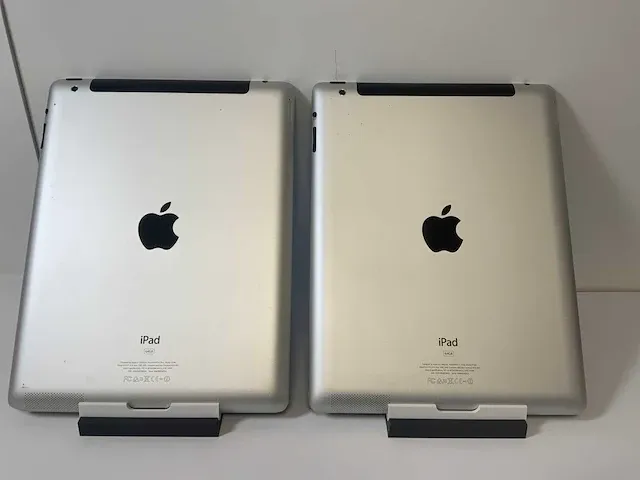 Apple ipad 2 - wi-fi & cellular - 64 gb - black (2x) - afbeelding 4 van  4