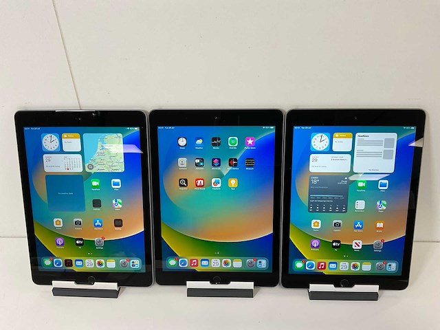 Apple ipad 2017 9.7” - wifi -128 gb - space gray (3x) - afbeelding 1 van  9