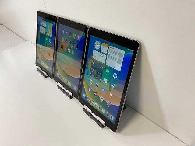 Apple ipad 2017 9.7” - wifi -128 gb - space gray (3x) - afbeelding 3 van  9