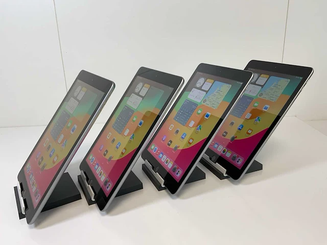 Apple ipad (2018) 9.7”, - wi-fi - 128 gb - space gray (4x) - afbeelding 4 van  9