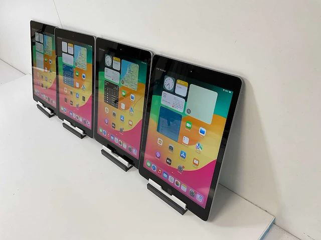 Apple ipad 2018 9.7” - wifi -128 gb - space gray (4x) - afbeelding 4 van  10