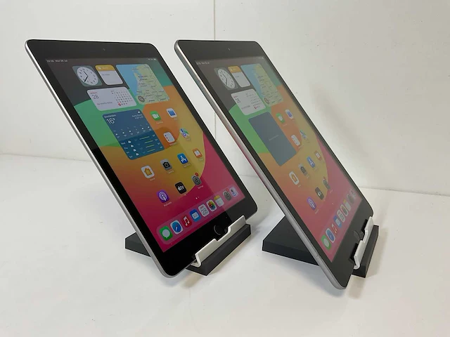 Apple ipad 2018 9.7” - wifi + cellular - 32 gb - space gray (2x) - afbeelding 4 van  8