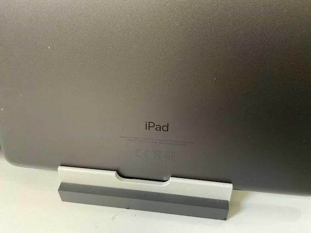 Apple ipad 2019 10.2” - wifi - 32 gb / 128 gb - space gray (2x) - afbeelding 7 van  8