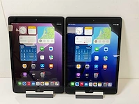 Apple ipad 2020 10.2” - wifi - 32 gb - space gray (2x) - afbeelding 1 van  8