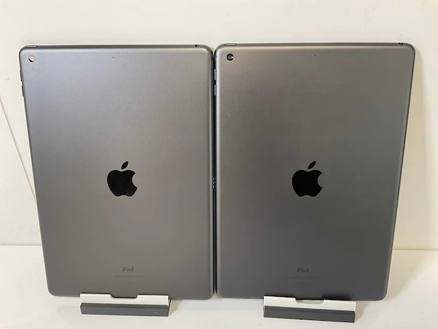 Apple ipad 2020 10.2” - wifi - 32 gb - space gray (2x) - afbeelding 6 van  9