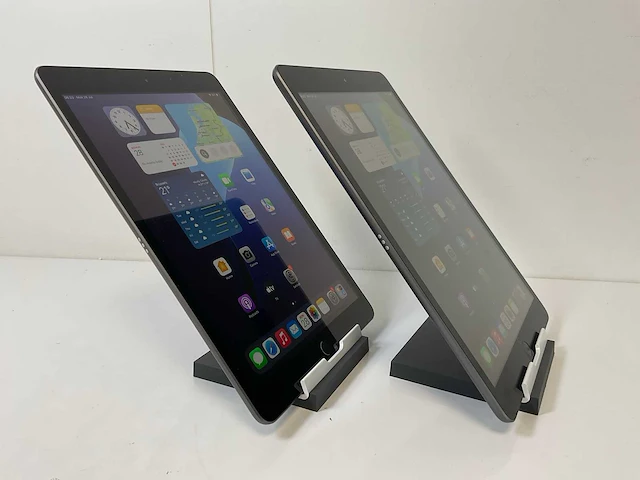 Apple ipad 2020 10.2” - wifi - 32 gb - space gray (2x) - afbeelding 4 van  8
