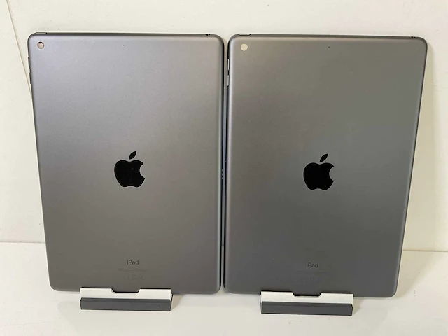 Apple ipad 2020 10.2” - wifi - 32 gb - space gray (2x) - afbeelding 6 van  8