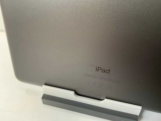 Apple ipad 2020 10.2” - wifi - 32 gb - space gray (2x) - afbeelding 8 van  8