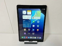 Apple ipad 2021 10.2” - wifi + cellular - 64 gb - silver - afbeelding 1 van  6
