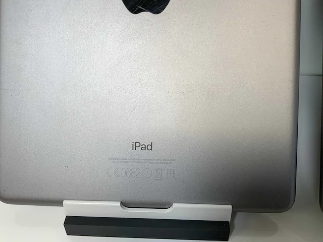 Apple ipad 5th gen - wi-fi - 32 gb - space gray (2x) - afbeelding 5 van  6