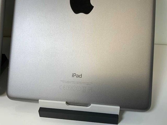 Apple ipad 5th gen - wi-fi - 32 gb - space gray (2x) - afbeelding 6 van  6