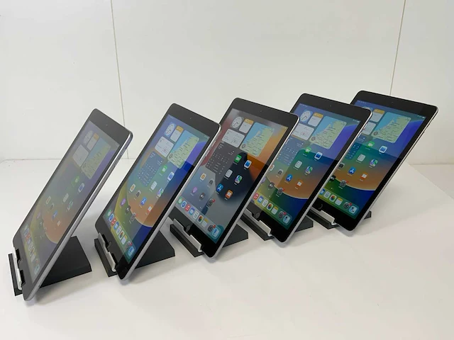 Apple ipad 5th gen - wi-fi & cellular - 32 gb - space gray (5x) - afbeelding 7 van  11