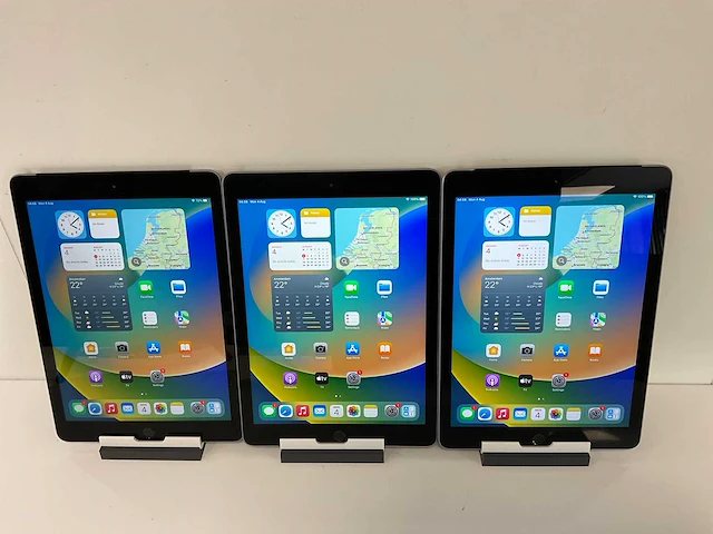 Apple ipad 5th gen - wifi + cellular - 128 gb - space gray (3x) - afbeelding 1 van  9