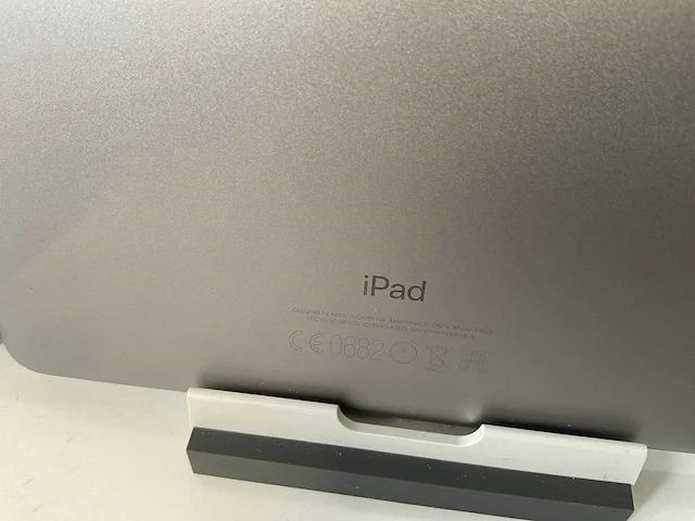 Apple ipad 5th gen - wifi + cellular - 128 gb - space gray (3x) - afbeelding 7 van  9