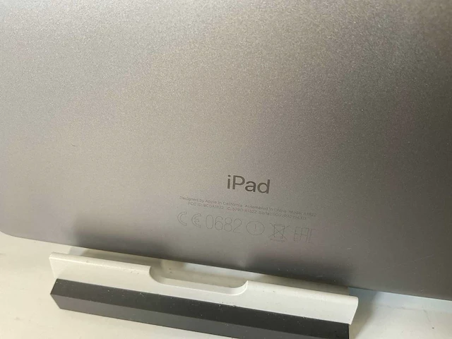 Apple ipad 5th gen - wifi + cellular - 128 gb - space gray (3x) - afbeelding 8 van  9