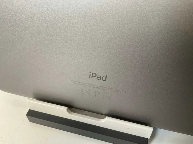 Apple ipad 5th gen - wifi + cellular - 128 gb - space gray (3x) - afbeelding 9 van  9