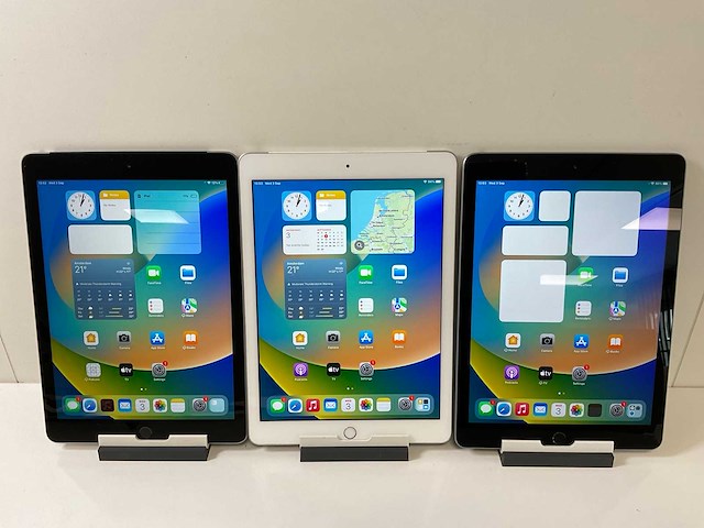 Apple ipad 5th gen - wifi + cellular - 32 gb - space gray / silver (3x) - afbeelding 1 van  9