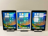 Apple ipad 5th gen - wifi + cellular - 32 gb - space gray / silver (3x) - afbeelding 1 van  9