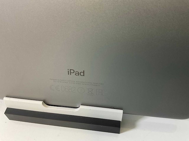 Apple ipad 5th gen - wifi + cellular - 32 gb - space gray / silver (3x) - afbeelding 7 van  9