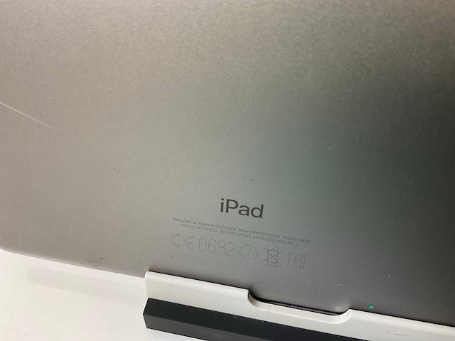 Apple ipad 5th gen - wifi + cellular - 32 gb - space gray / silver (3x) - afbeelding 9 van  9