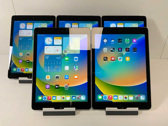 Apple ipad 5th gen - wifi & cellullar - 128 gb - space gray (5x) - afbeelding 1 van  12