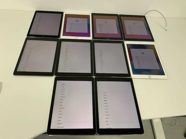 Apple ipad (5th generation) (wi-fi) 32gb space gray (fmi) (10x) - afbeelding 1 van  3