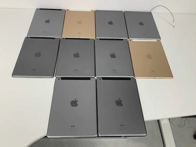 Apple ipad (5th generation) (wi-fi) 32gb space gray (fmi) (10x) - afbeelding 3 van  3