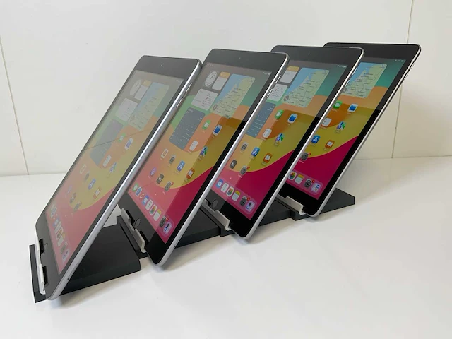 Apple ipad 6th gen - wi-fi & cellular - 128 gb - space gray (4x) - afbeelding 2 van  4