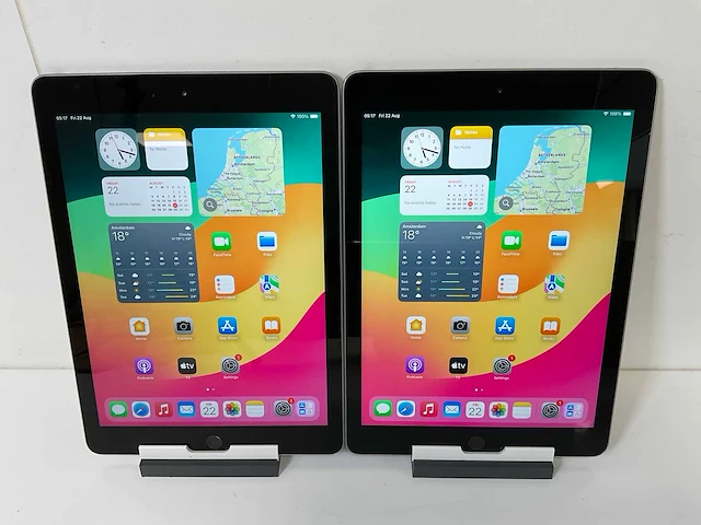 Apple ipad 6th gen - wifi - 128 gb - space gray (2x) - afbeelding 1 van  7