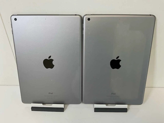 Apple ipad 6th gen - wifi - 128 gb - space gray (2x) - afbeelding 5 van  7