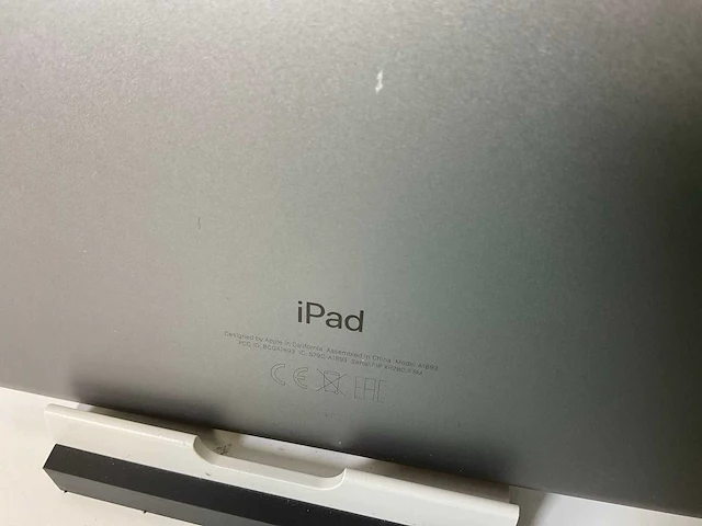 Apple ipad 6th gen - wifi - 128 gb - space gray (2x) - afbeelding 7 van  7