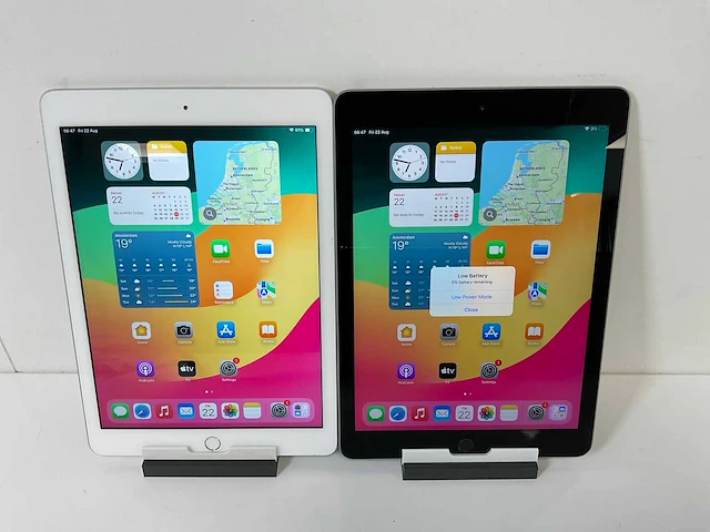Apple ipad 6th gen - wifi - 32 gb - space gray / silver (2x) - afbeelding 1 van  8